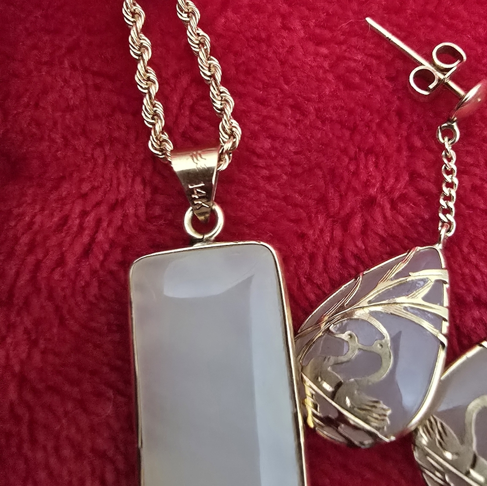 14k Solid Gold Jade Swan Necklace and Earrings Set - Picture 4 of 7